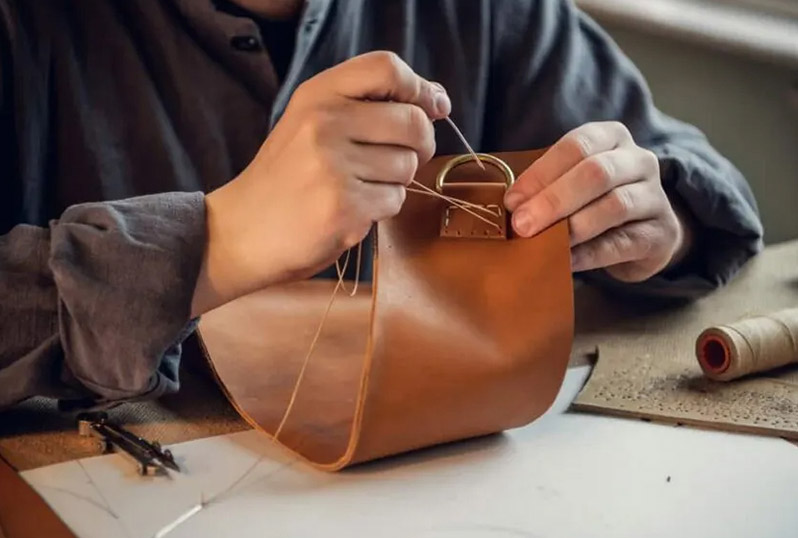 در مورد طراحی و دوخت دستی کیف چرمی چه می‌دانید؟