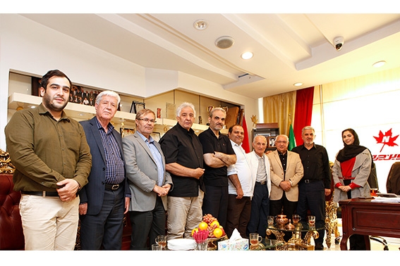 حضور آقایان عبدالله موحد و طالقانی، قهرمانان بزرگ کشتی و گزارشگر محبوب، آقای خیابانی در نوین‌چرم
