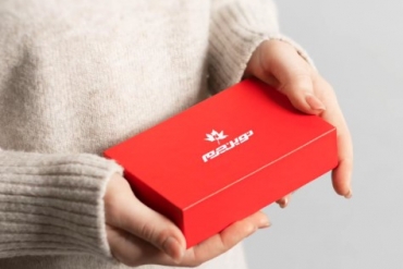 ایده‌هایی برای پک‌های اقتصادی ولنتاین با یک آیتم چرم | چرا چرم هدیه‌ی مناسبی برای روز ولنتاین است؟