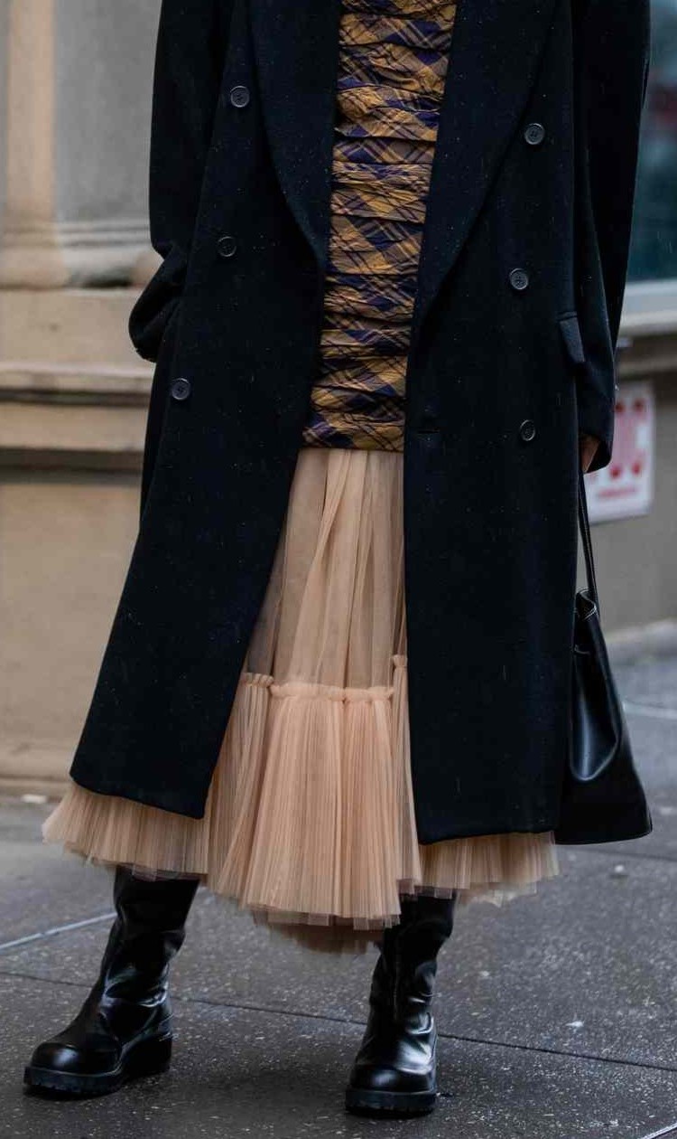 دامن توری با بوت