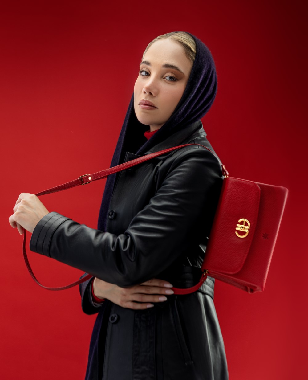 کیف دوشی فلپ زنانه نوین چرم