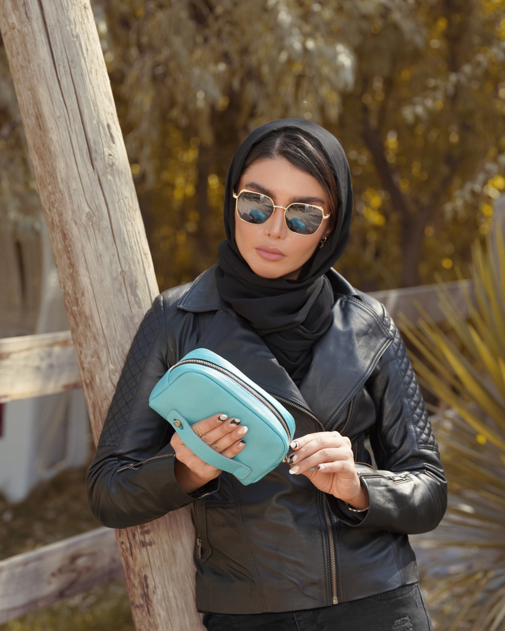 کیف آرایشی چرم آبی نوین چرم